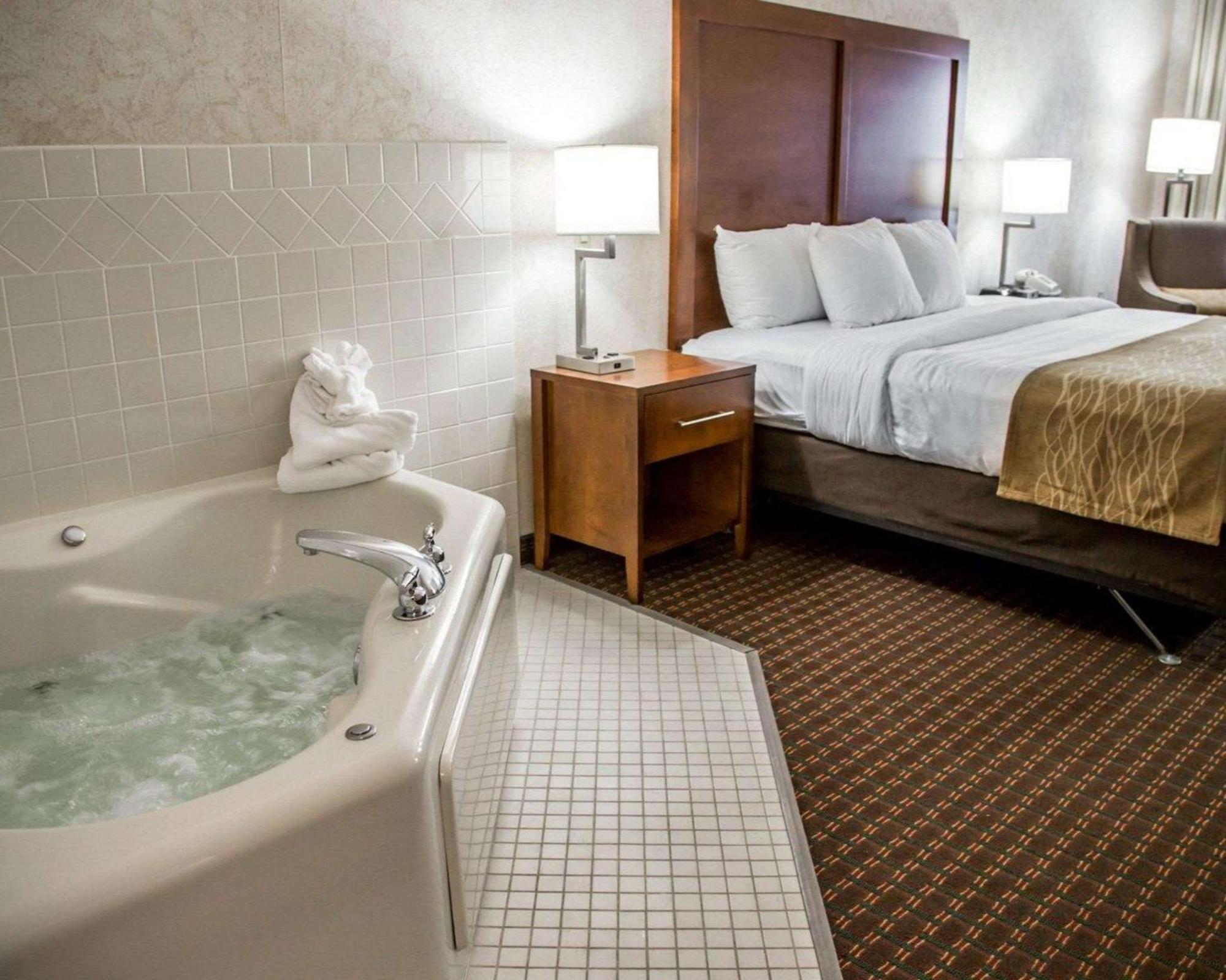 Comfort Inn & Suites Riverview Le Claire Exterior foto