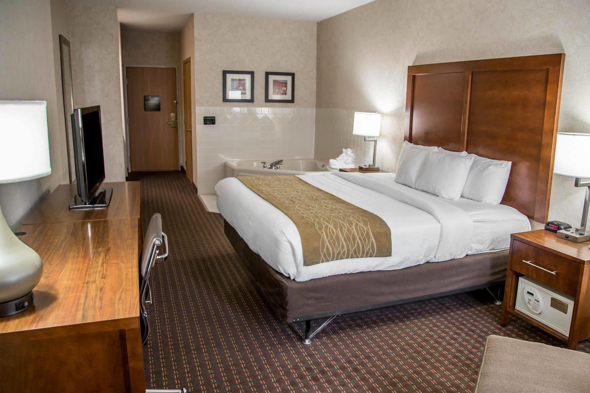Comfort Inn & Suites Riverview Le Claire Exterior foto